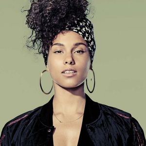 Meet your Posher, Claduia